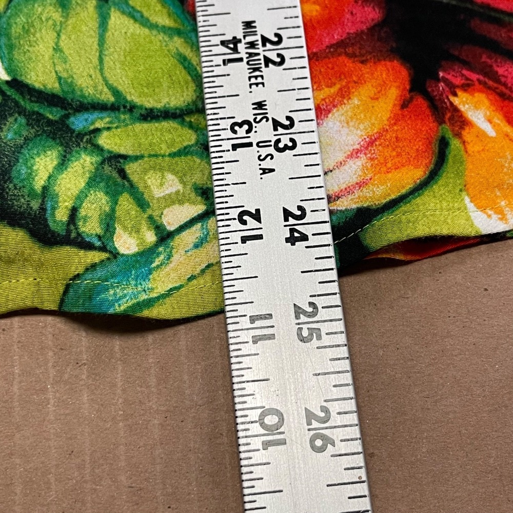Vintage Chico's Women's Size 1 (M) Tropical Print 100%‎ Rayon Roll-Tab Shirt - Picture 10 of 11